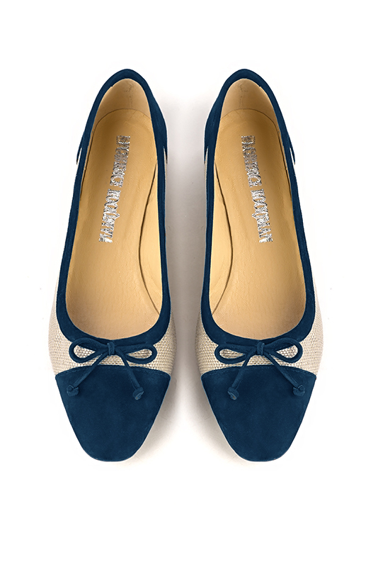 Navy blue and natural beige women's ballet pumps, with low heels. Square toe. Flat flare heels. Top view - Florence KOOIJMAN